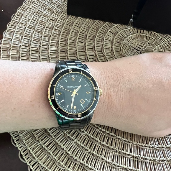 Michael Kors Black Watch - Picture 5 of 7